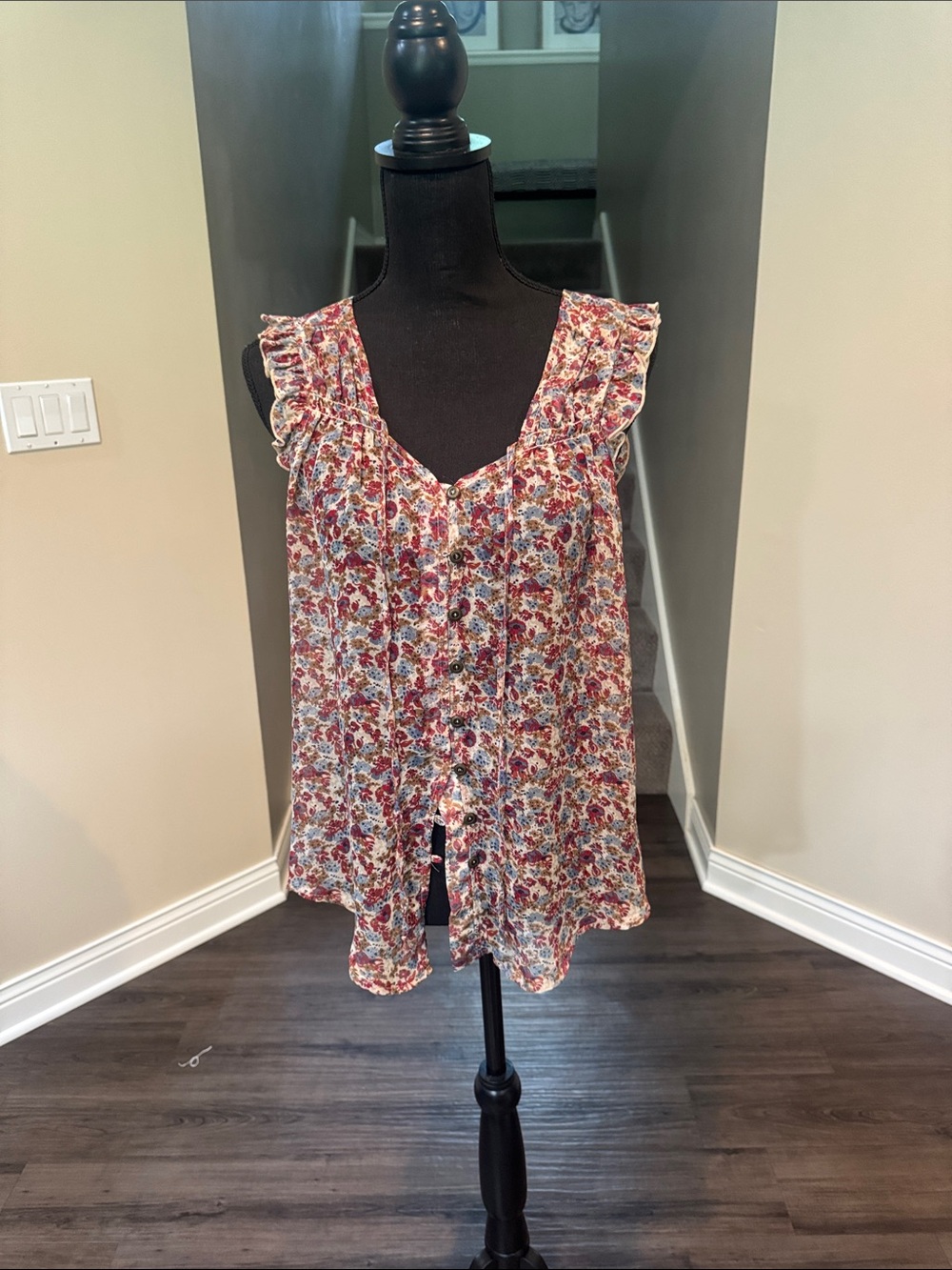 Willow & Clay Floral Ruffle-Trim Camisole in Cream, Red & Blue